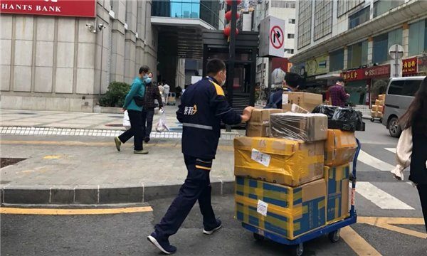 做手机只能清仓,疫情下的华强北美妆市场:紧跟需求,销售防疫用品