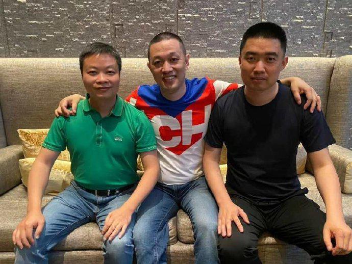 造车新势力三家聚首!何小鹏晒出与李斌李想合照