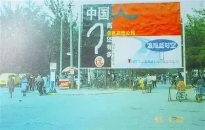 路边小网吧怎么都死了?只能去电竞酒店开黑:中国网吧兴衰史