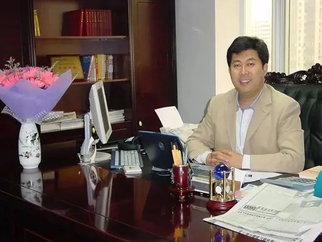 路边小网吧怎么都死了?只能去电竞酒店开黑:中国网吧兴衰史