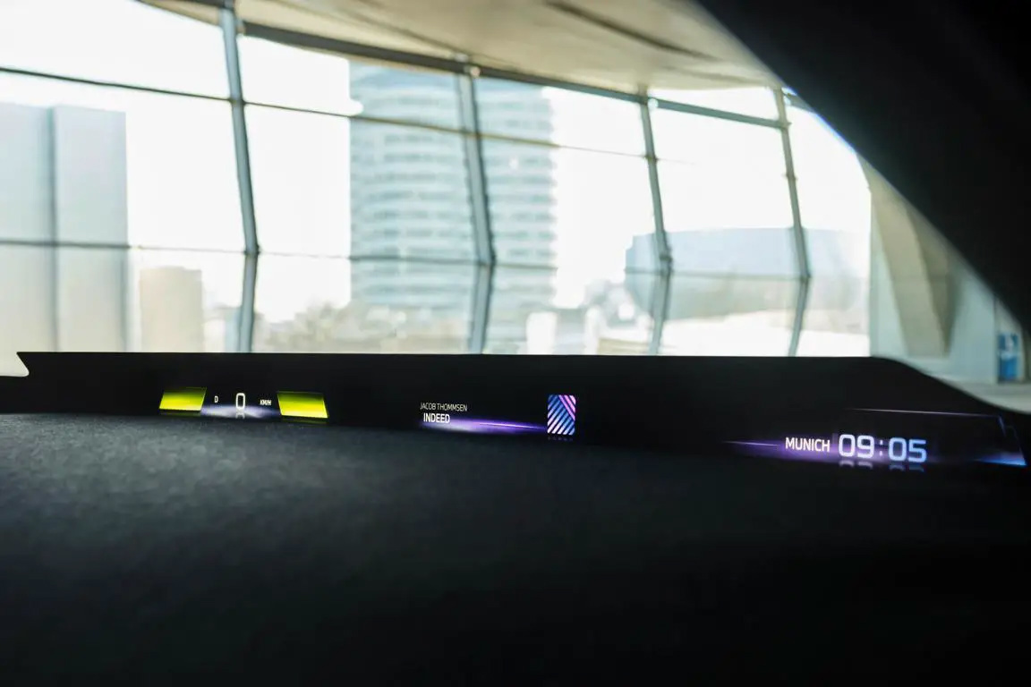 BMW Panoramic Vision Head Up Display 1