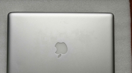 苹果Macbook Pro、i5、8+128G=600块