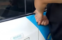 小马智行回应乘客被夹手事件：已配合交警调查，属意外而非交通事故