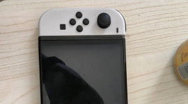 出switch游戏机  oled