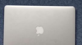 苹果Macbook Air、13.3寸，全好，300块