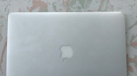 13寸苹果Macbook Air、360块
