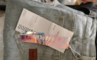 出一条全新牛仔裤