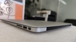 2014年苹果MacBook Air、13.3寸、400块