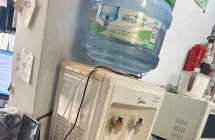 25块钱出个立式饮水机。地方太小了，不好放