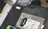 6T硬盘¥700出 8T 1300元 14T 1400元 一共有二十多个