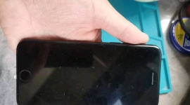 苹果8代，SE2，国行256G,95新，899元