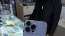 苹果13pro256 远峰蓝 2400不讲价