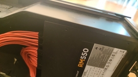 100块出个，海盗船550w模组电源