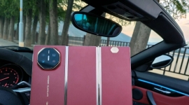 华为Mate  XT非凡大师，三折叠