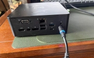 出几个电视盒和一个DELL TB15扩展坞
