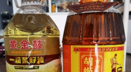 便宜出两桶单位发的食用油，自取!