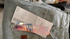 出一条全新牛仔裤