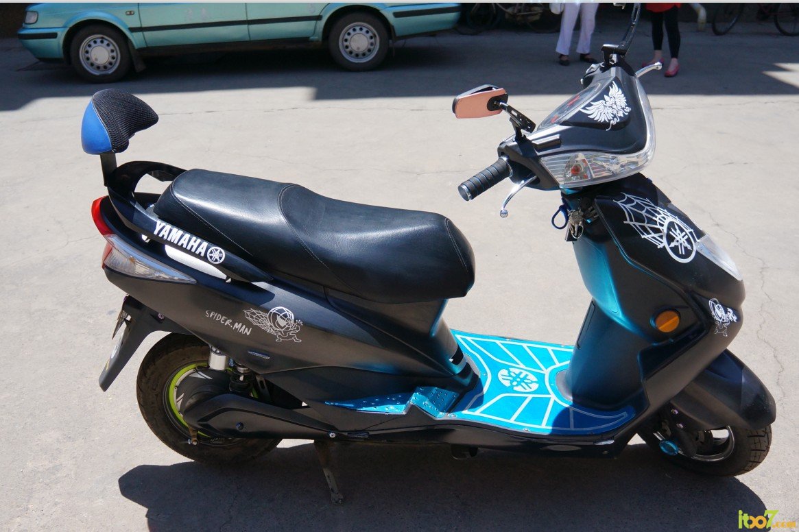 雅马哈迅鹰电动车黑色