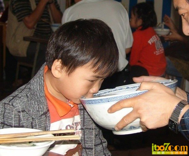 吃过桥米线.jpg