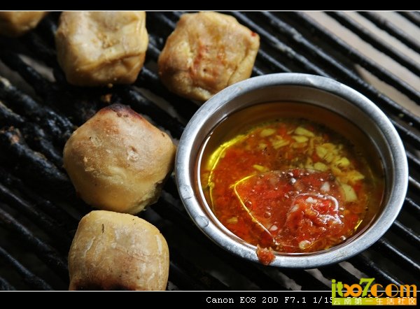 烧豆腐配蒜油小米辣.jpg