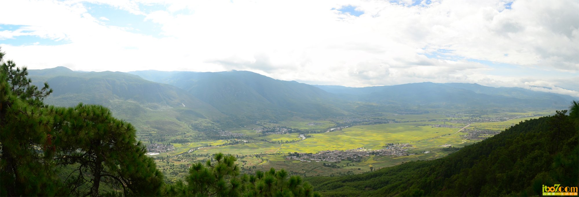 石宝山俯瞰沙溪坝子.jpg