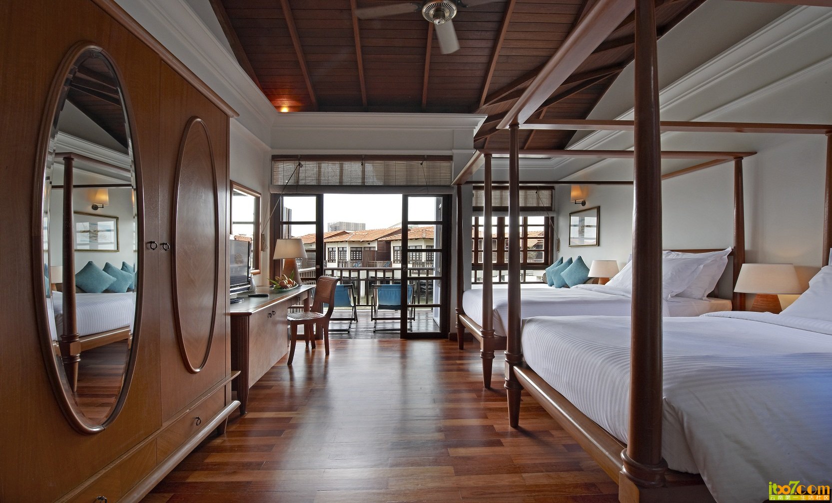 Water Chalet - Twin Sharing.jpg