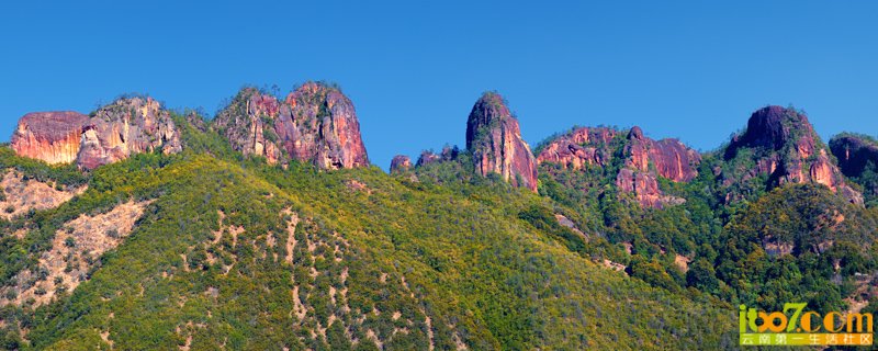 丽江丹霞地貌全景.jpg