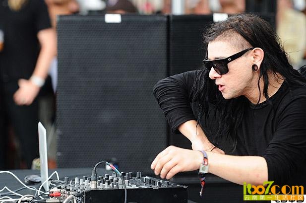 1373469Skrillex.jpg
