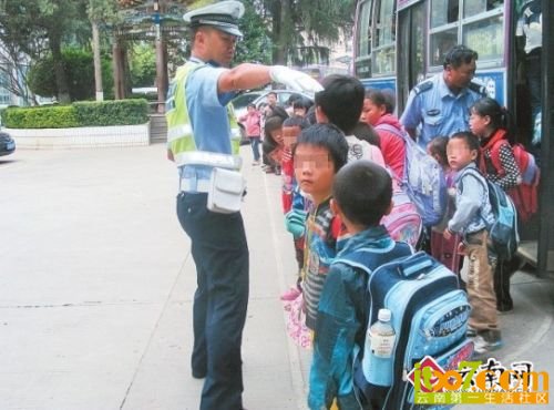 设计台词：乖，按顺序下来排好队。