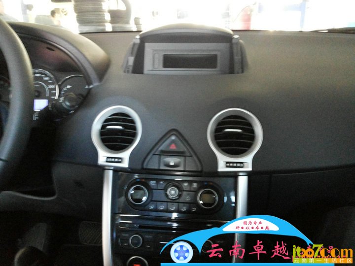 3.拆下显示屏上方亮条 副本.jpg