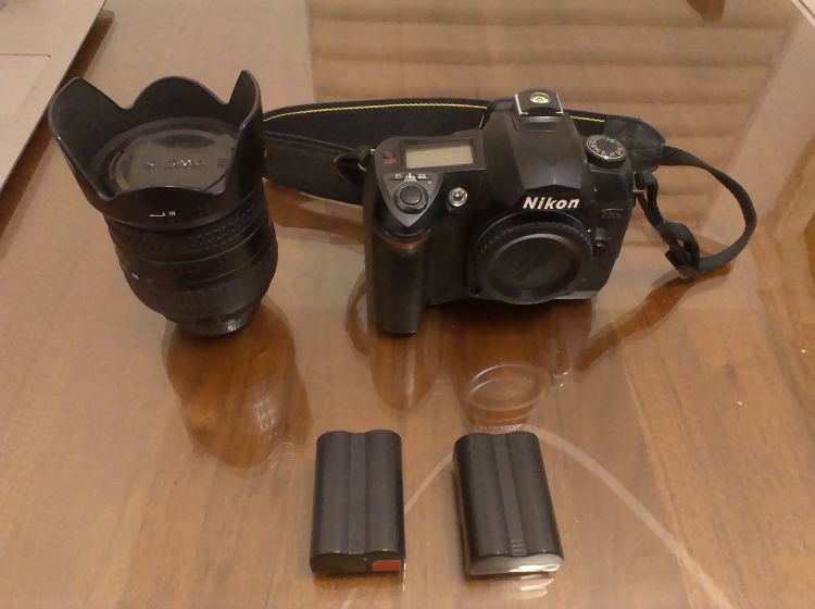 D70s带适马28-135 F3.8-5.6 两电池 一充电器