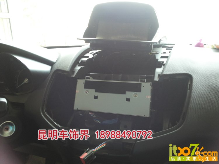 3.拆下CD控制面板 副本.jpg