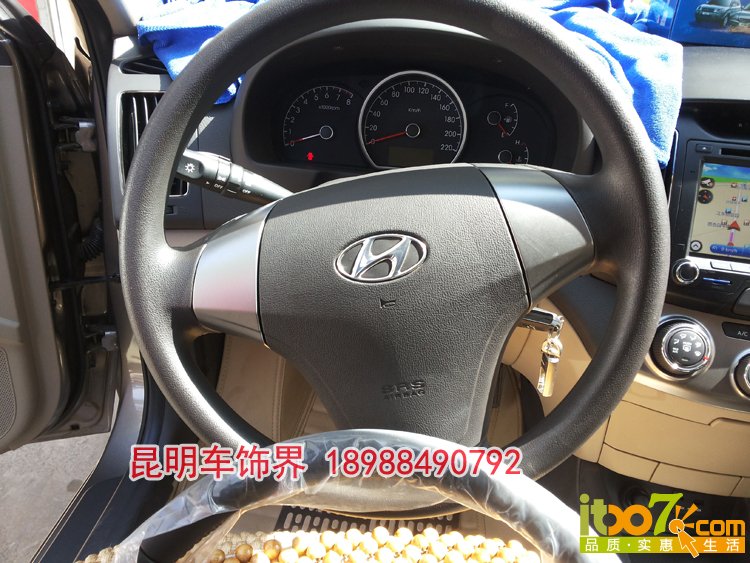 3.现代悦动原车方向盘 副本.jpg