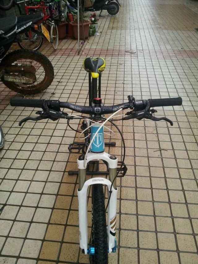 出售一辆9999成新的登喜路软尾xc山地车5500元27速油碟气叉机不可失