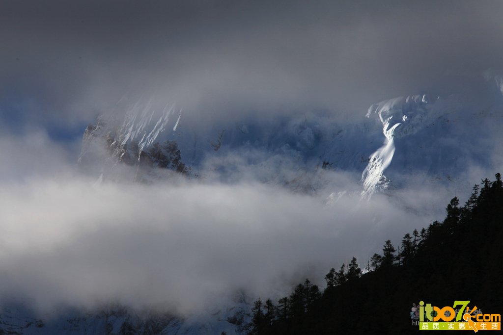 其实这个雪山是仙乃日