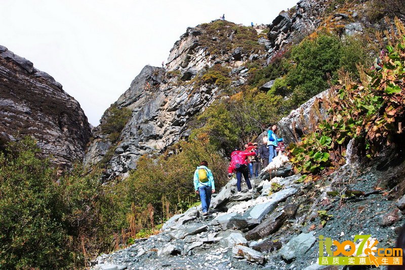 亚丁登山者.jpg