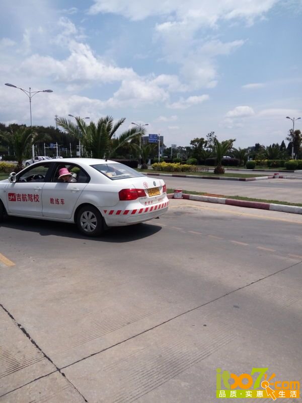 汽车交通c1驾照科目二考试前教练车和考场考试车同步练习中