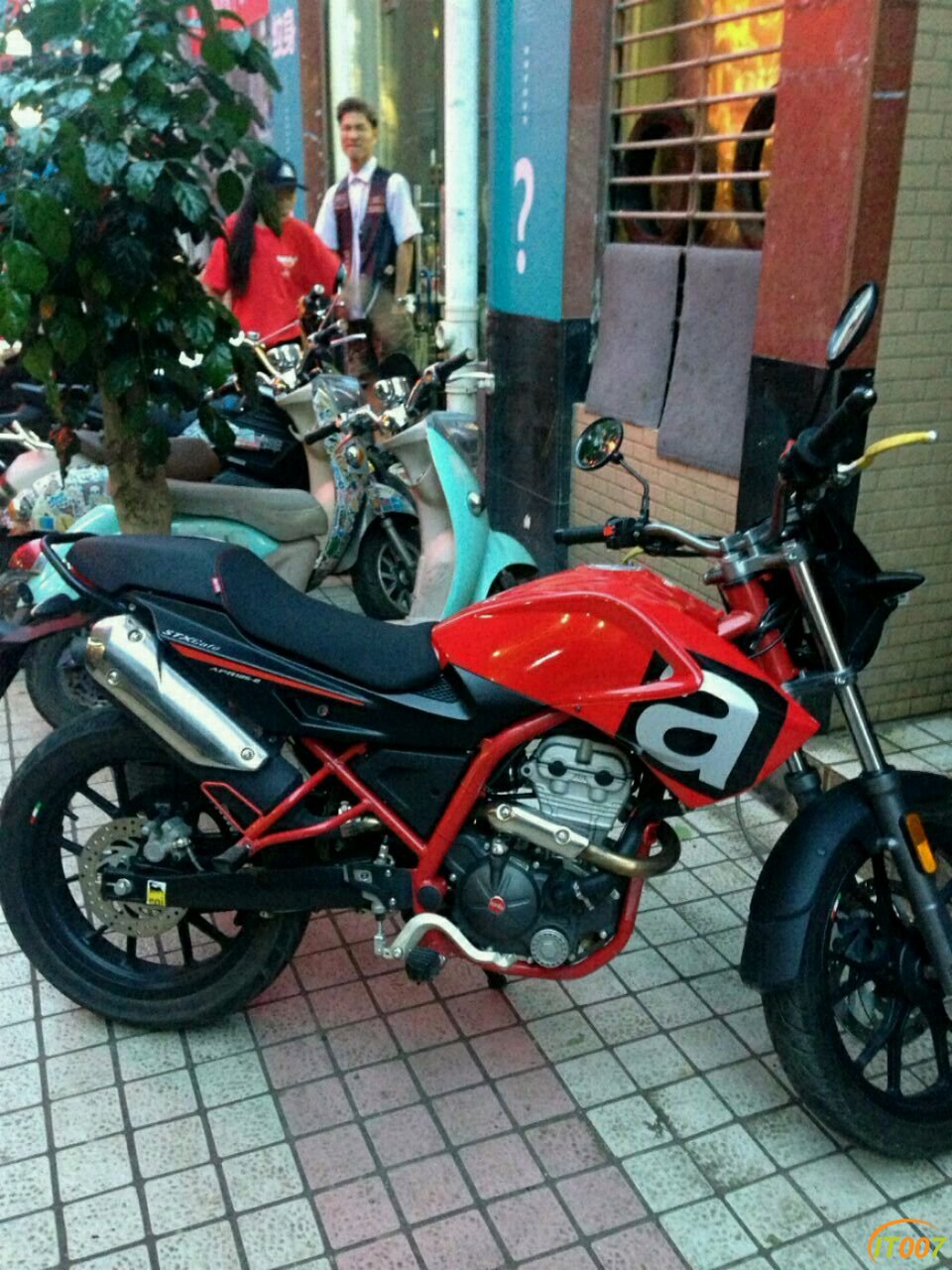 阿普利亚咖啡1253000公里出售或者加钱换大点的踏板