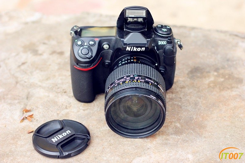 手机通讯出一台单反相机尼康d300