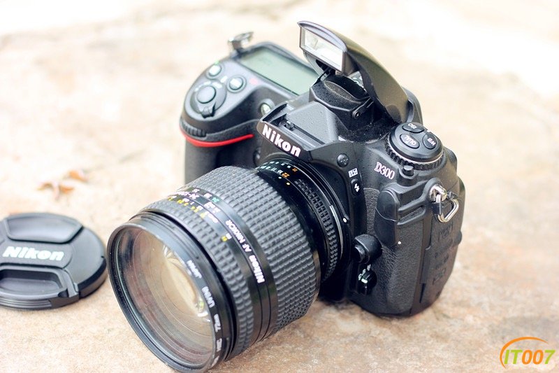 手机通讯出一台单反相机尼康d300