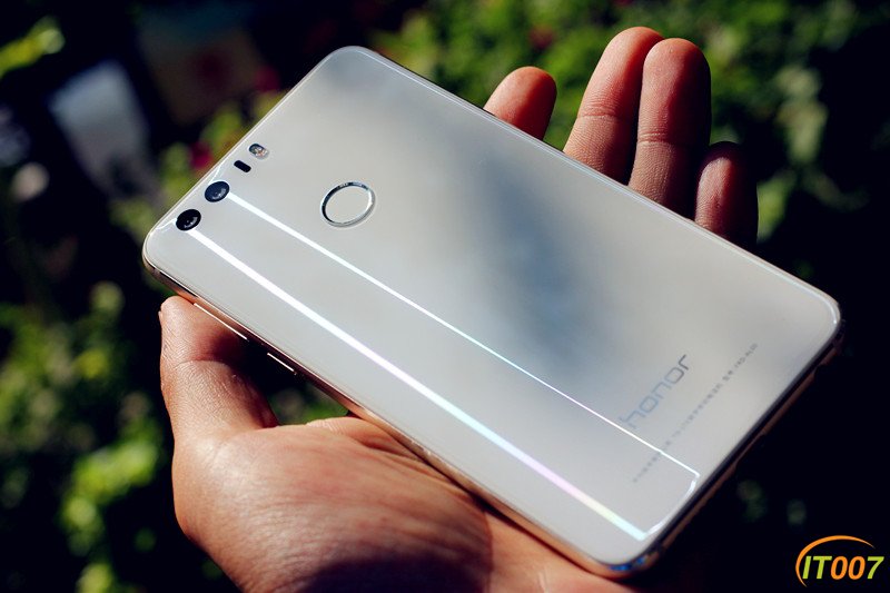 已出封卖一台华为荣耀8标准版