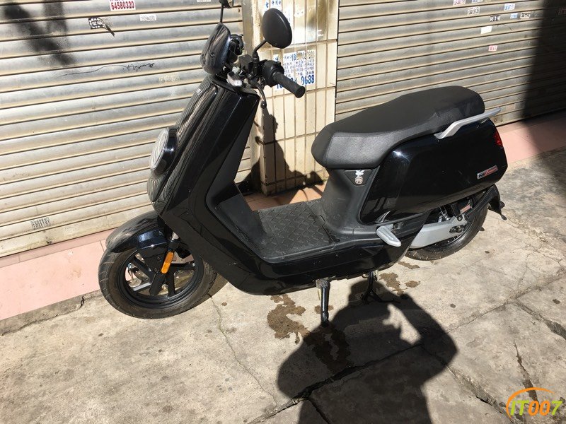 汽车交通小牛电动车黑色