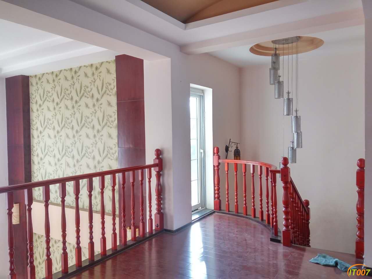 2013079187.jpg