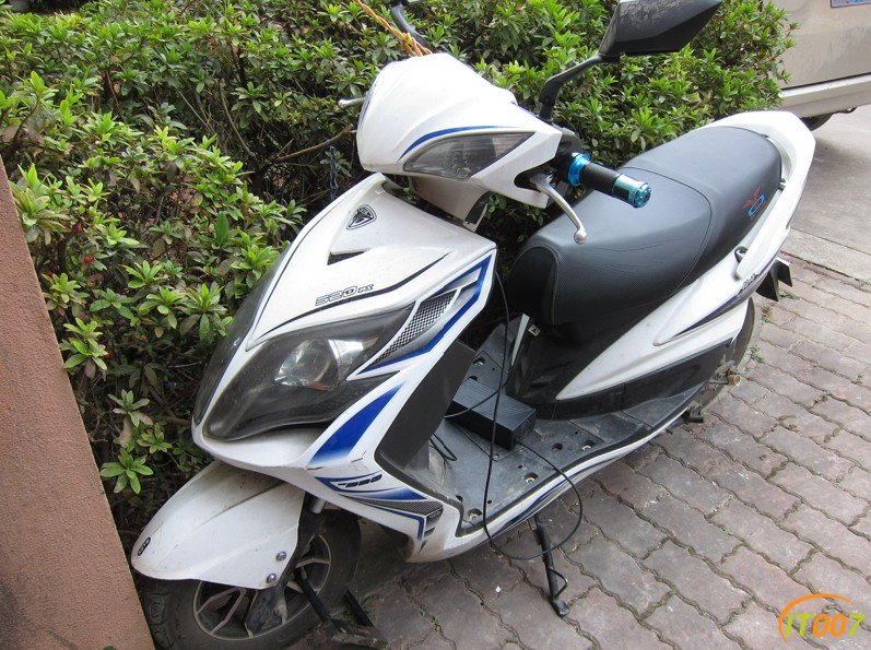 出辆锡特72v雷霆王证件全