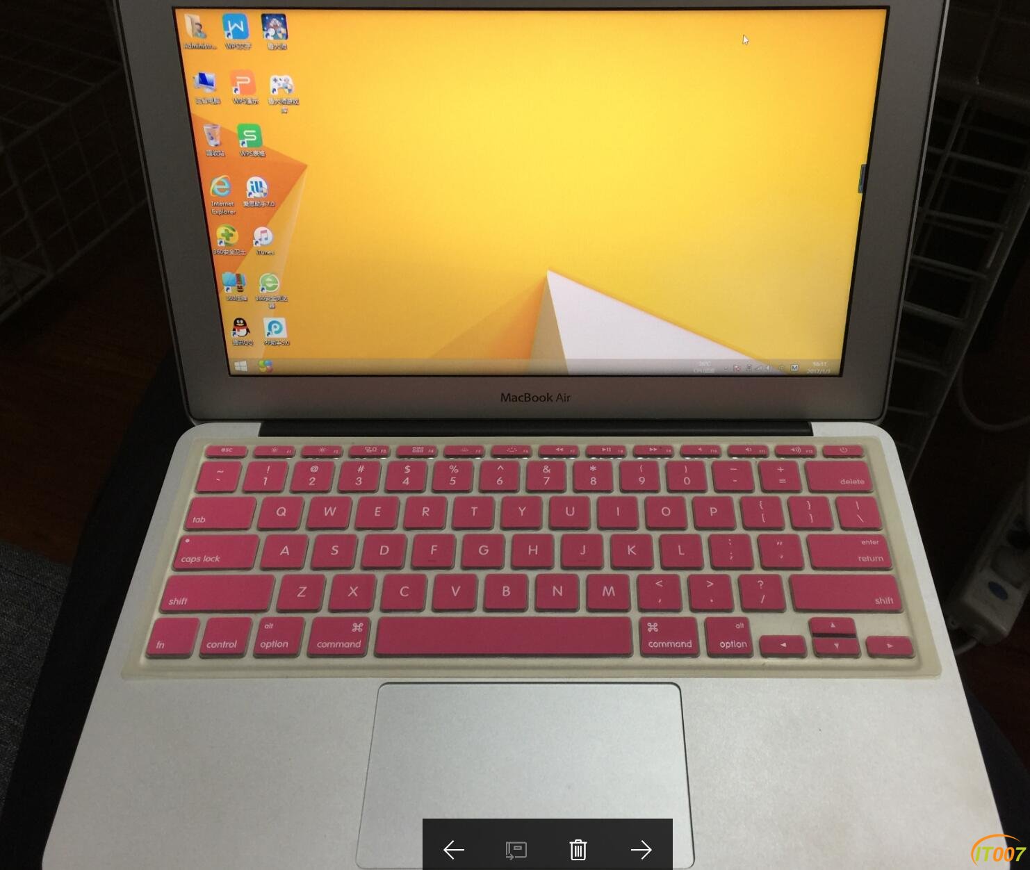 出苹果11寸笔记本一台