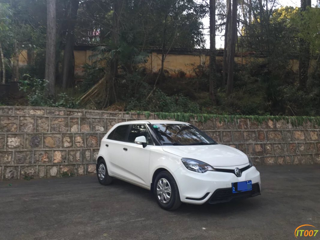 名爵mg3购入一年白色