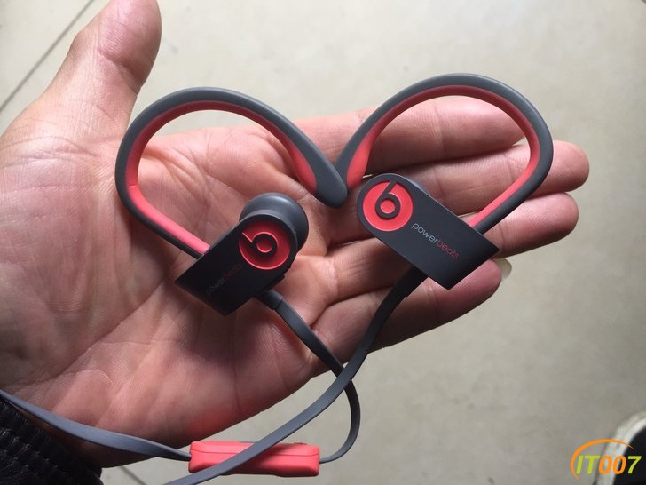 PowerBeats2(3).jpg