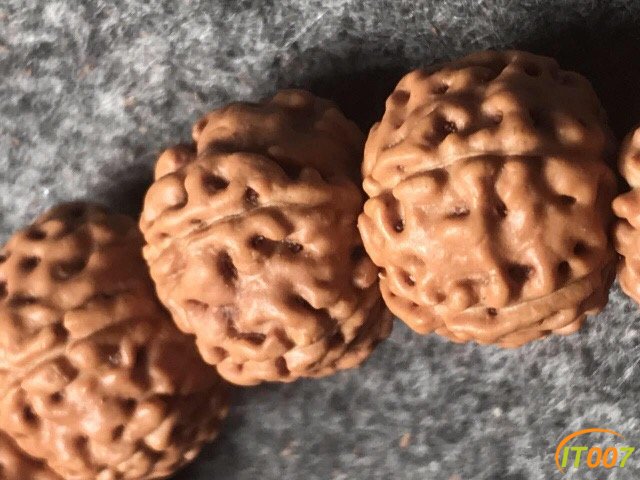 6瓣扇面盘龙小金刚菩提手串 18 1 直径1.3 (4).jpg