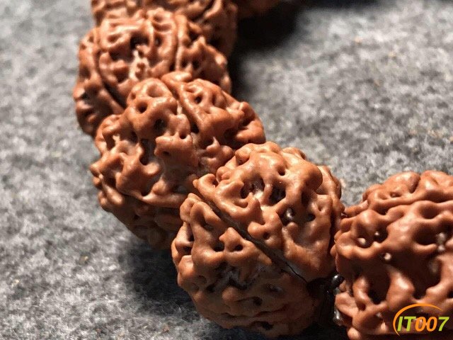 5瓣1.95左右 极品蜂窝双龙13 1颗手串 (8).jpg
