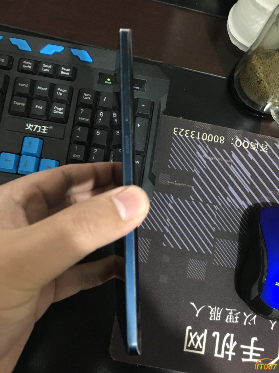 105220c000rbjohekr3qjb.jpg